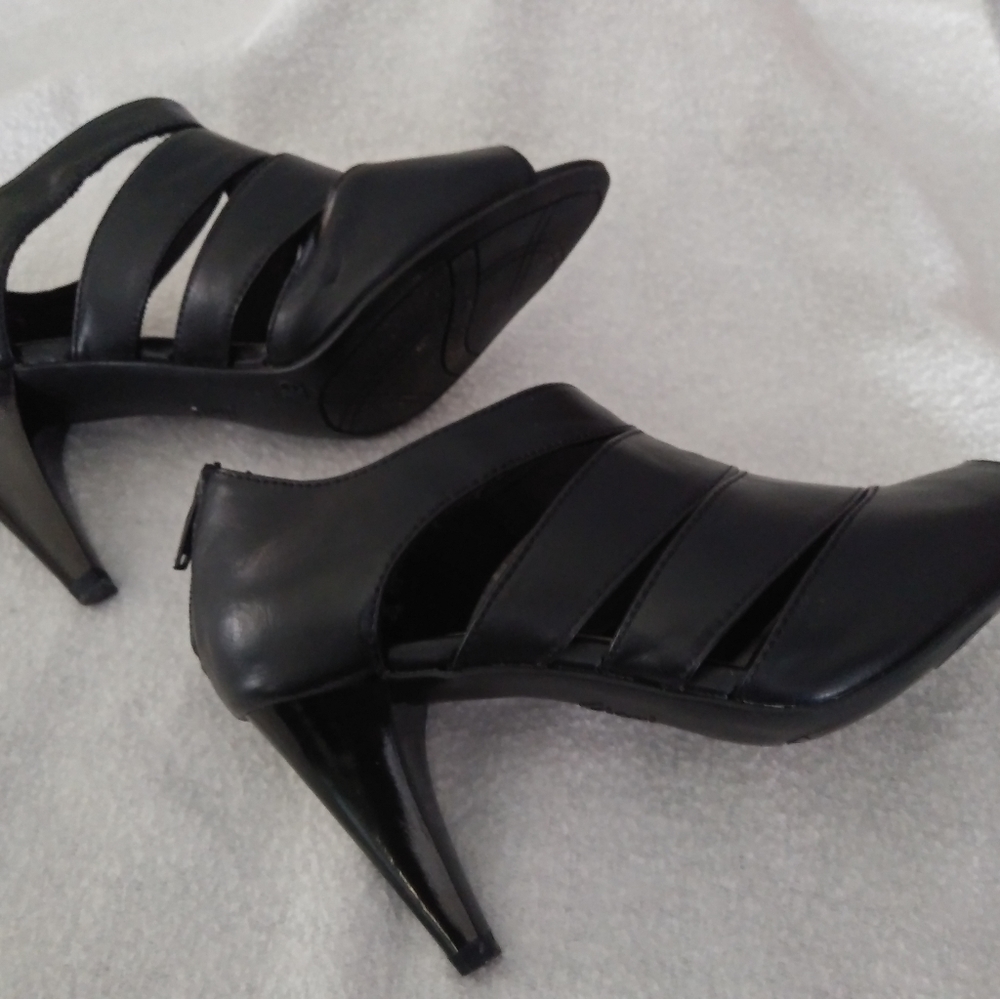 Sandals - Picture 3 of 9